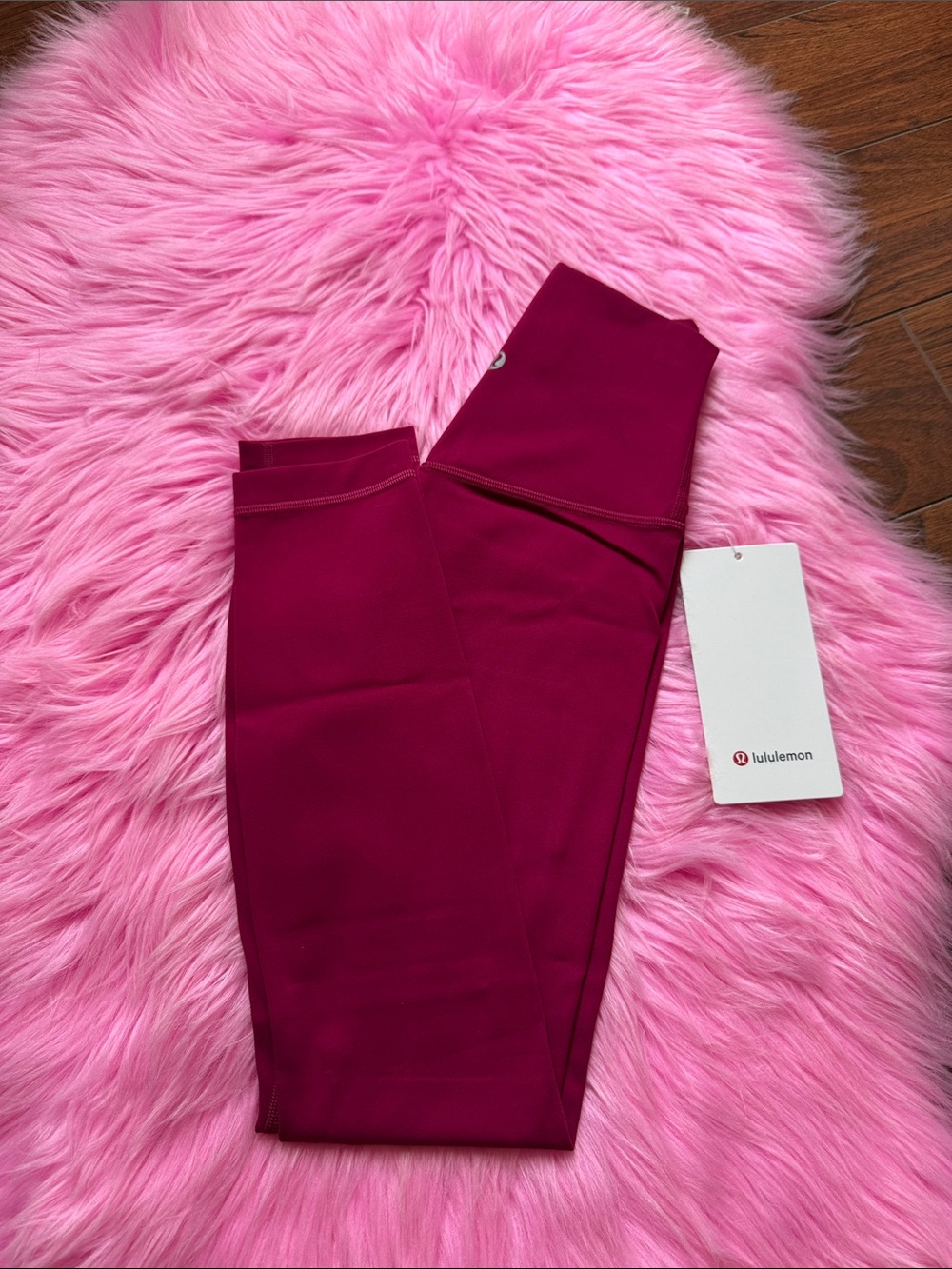 Lululemon Size 0 Align No Line High-
Rise Pant 25"
Berry Rumble, NWT